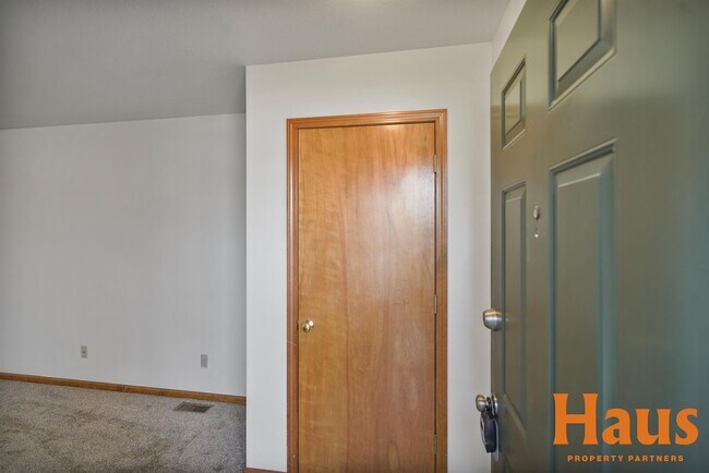 Building Photo - 1839 SE 43rd Terrace