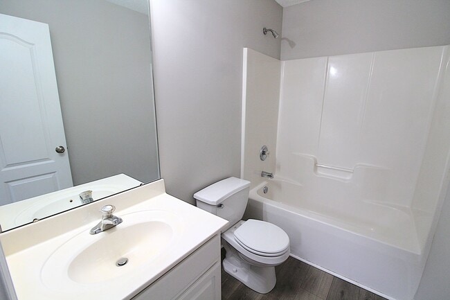 Building Photo - 3 Bedroom Home with a 1 Car garage!