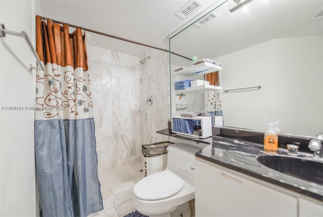 Building Photo - 825 Brickell Bay Dr
