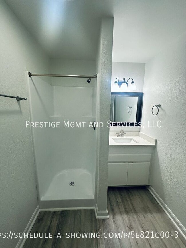 Building Photo - 2 Villa Dr