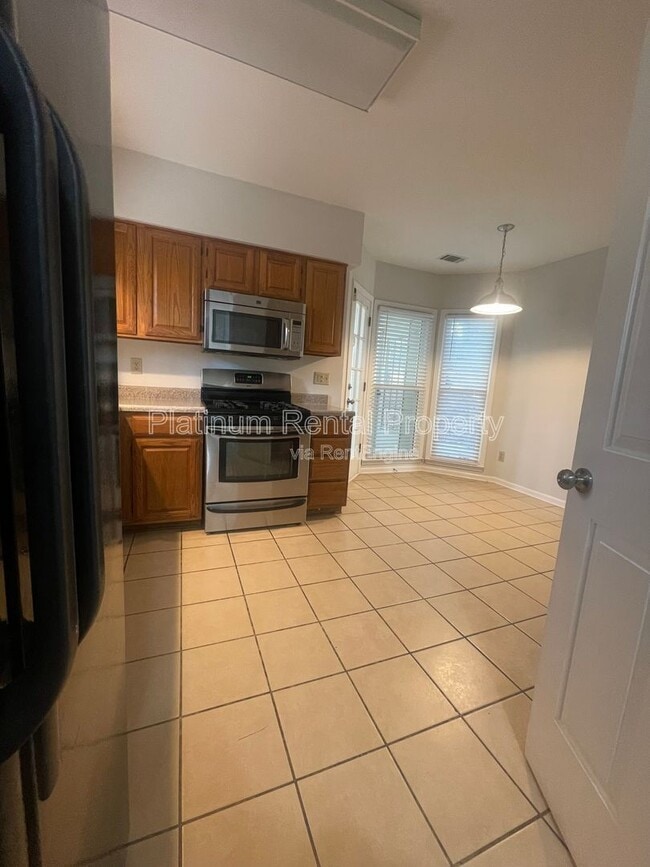 Building Photo - 940 Club Chase Ct