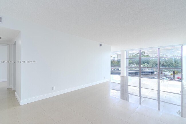 Building Photo - 1000 Parkview Dr