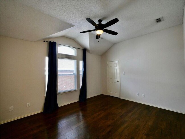 Building Photo - 4502 Highlands Dr