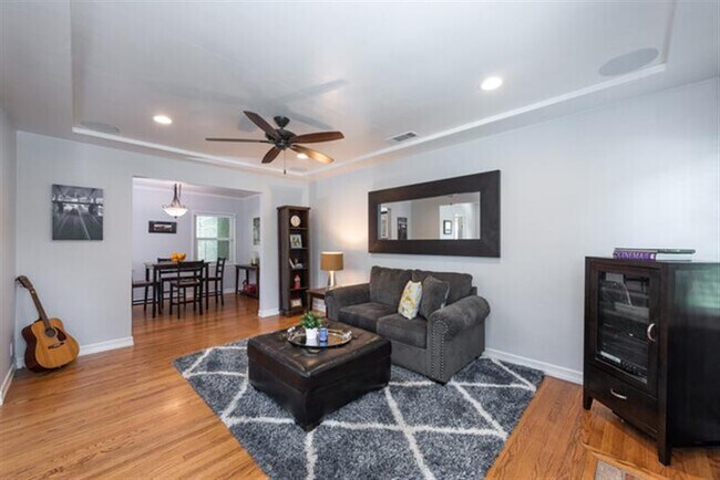 Building Photo - 5865 Vesper Ave Rental