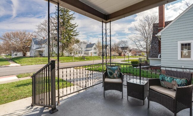 Building Photo - 4 Bedroom, Two Story House