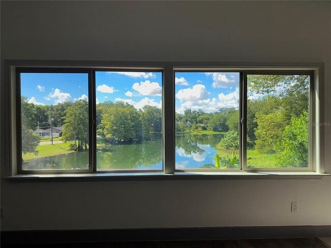 Building Photo - 1304 E Gore St