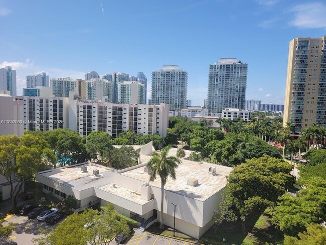 Building Photo - 17021 N Bay Rd