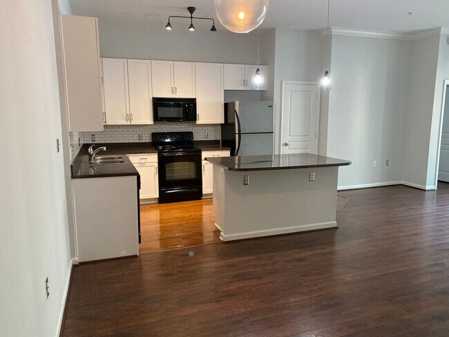 Building Photo - Ghent Condo with Secured Entry and Parking...