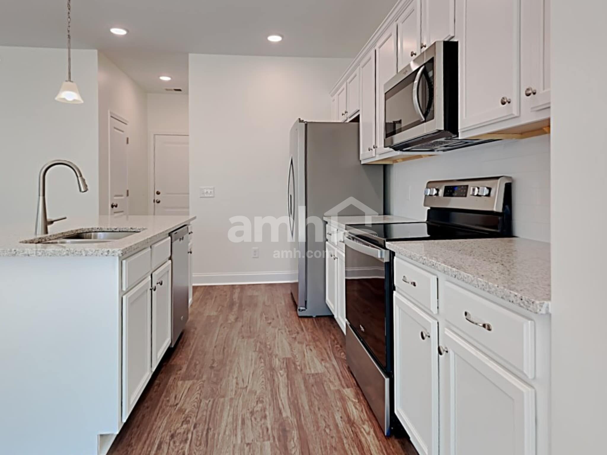 Building Photo - 615 W Lionel Rd