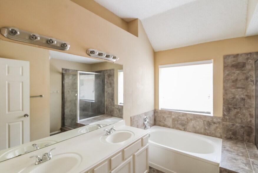 Building Photo - 16830 Goodfield Ct