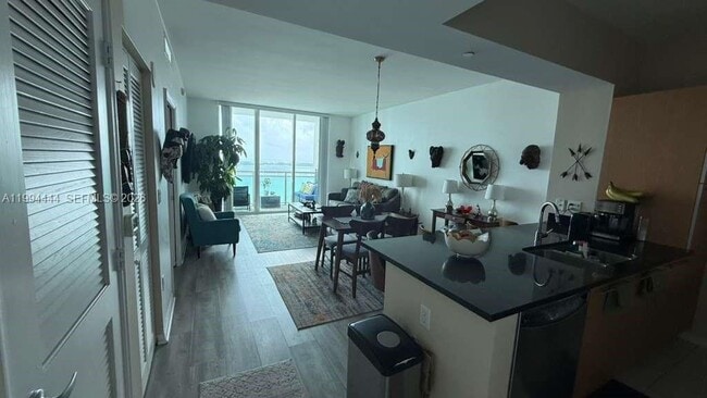 Building Photo - 951 Brickell Ave