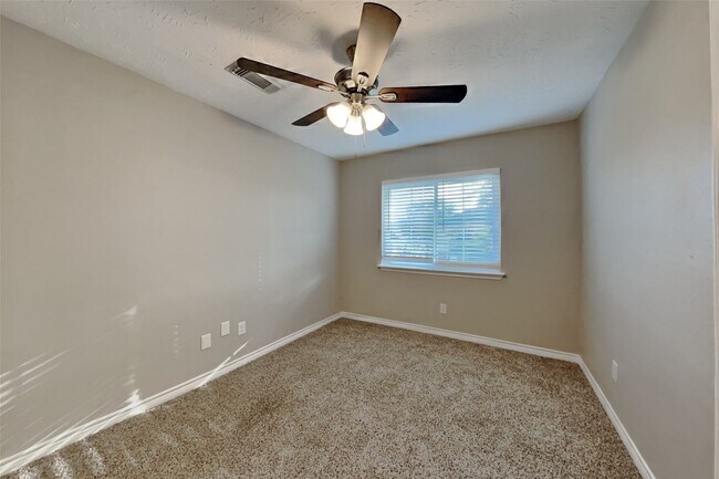 Building Photo - 7402 Grackle Dr