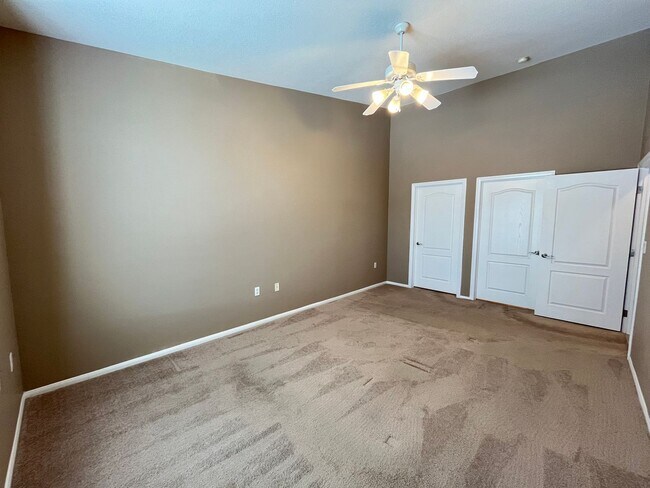 Building Photo - Cozy 2 Bedroom 2 Bathroom Condo in Gated C...