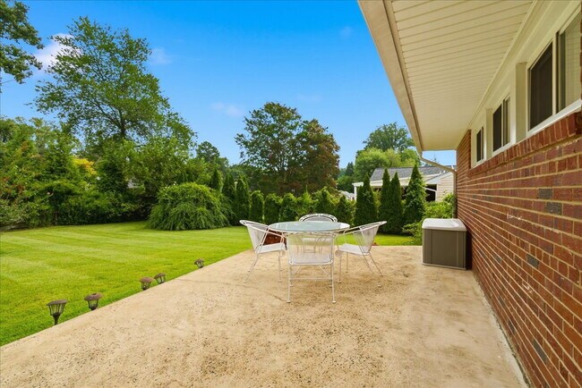 Building Photo - Charming 4-Bedroom Springfield Rambler Near Lake Accotink Park