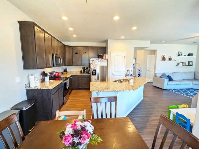 Building Photo - Gorgeous 4 Bedroom 2.5 Bath Home in Bradley Ranch