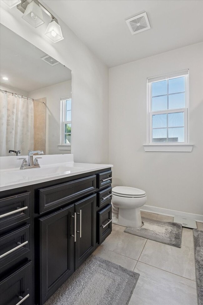 Building Photo - Beautifully Upgraded 4B/3.5B Home with Dec...