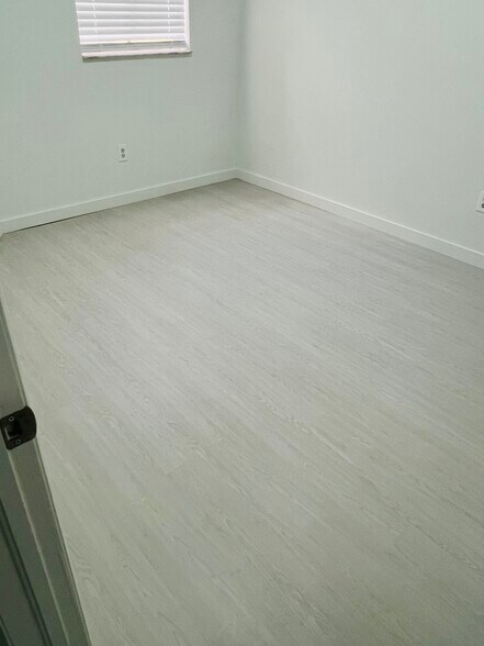 Building Photo - 4934 White Mangrove Way E