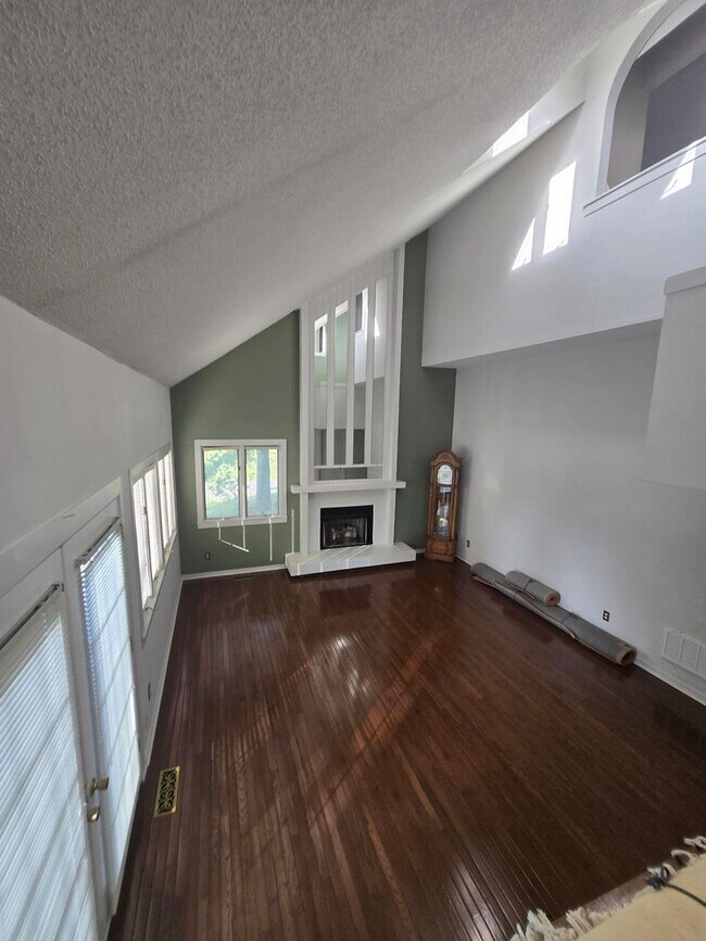 Building Photo - Spacious 3-Bedroom Condo in Gated Community – Modern Comfort & Convenience!