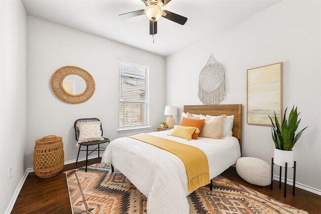 Building Photo - 524 Martha Dr