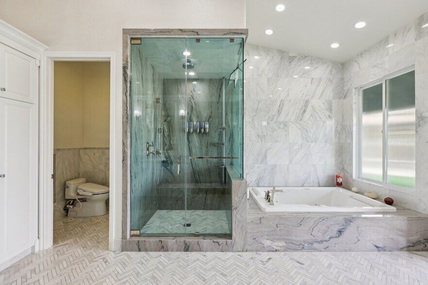 Building Photo - 27048 Triumph Ave