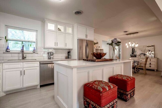 Building Photo - 13749 Pyramid Dr