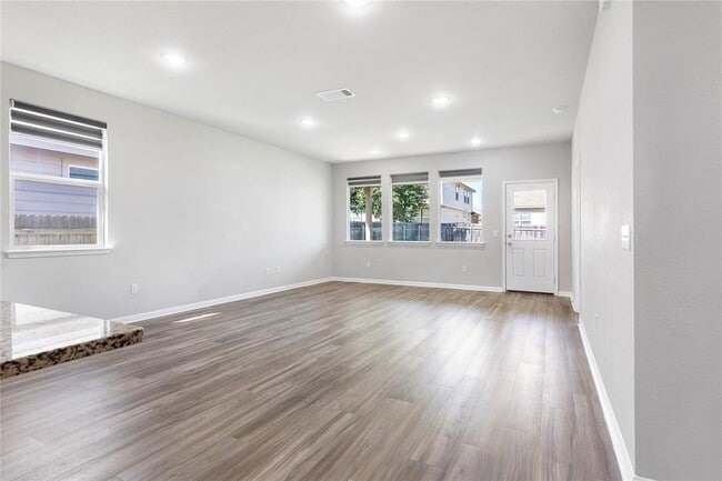 Building Photo - 365 Empress Tree Dr
