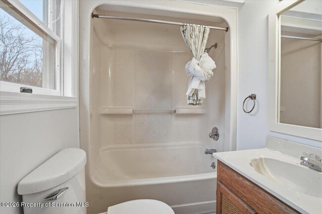 Building Photo - 21 Circle Dr