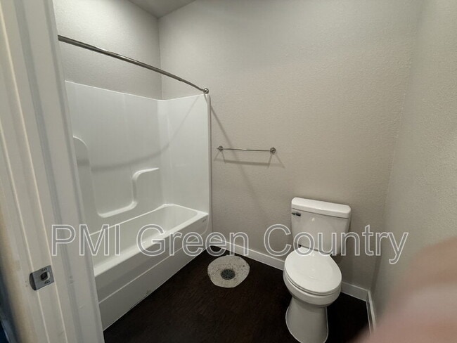 Building Photo - 13523 S Mingo Rd