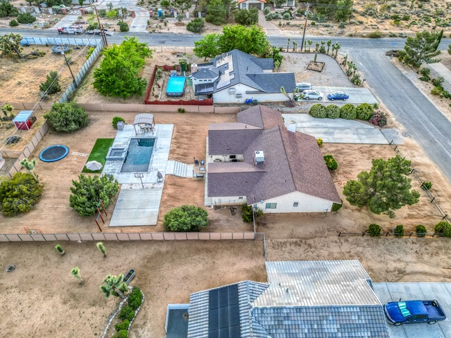 Building Photo - 57731 San Tropeze Dr