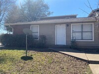 Building Photo - 2166 Knoll Crest Dr