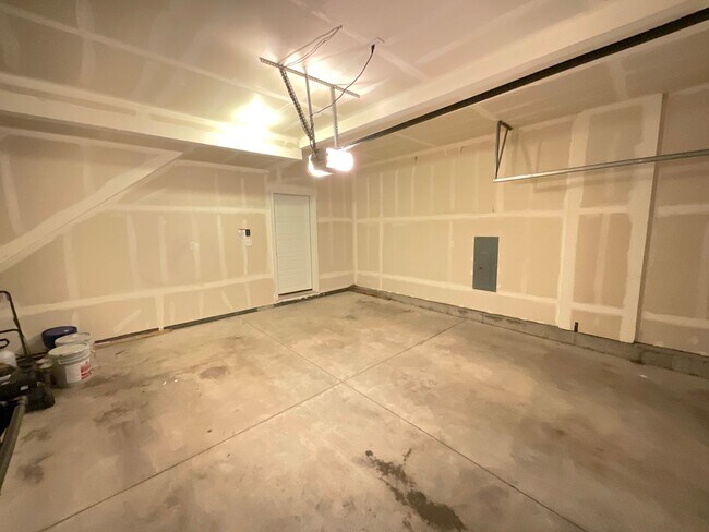 Building Photo - 3 Bedrooom Home Available Near Dublin Blvd...