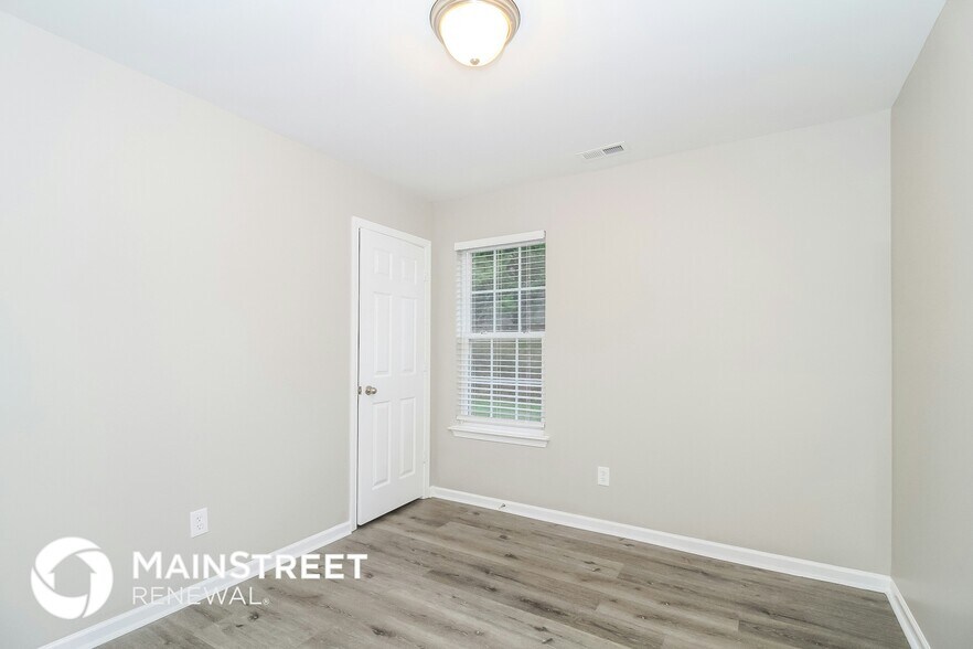 Building Photo - 556 Lakeside Valley Dr