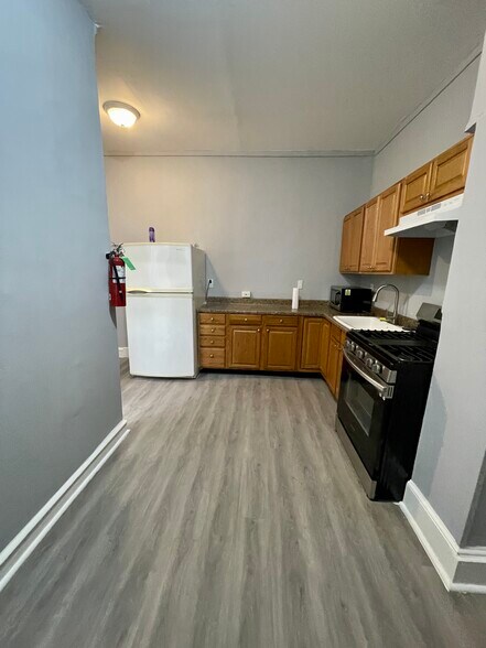 Building Photo - 840 Cumberland St