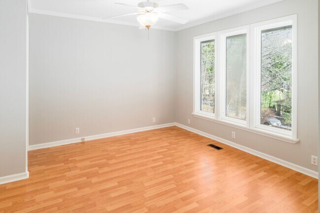 Building Photo - 16 Malaga Cir