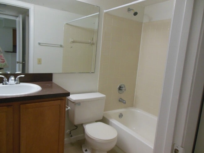 Building Photo - TWO BEDROOM TWO BATHROOM!! WATERFRONT COMMUNITY!!