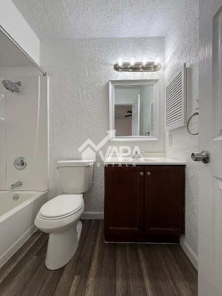 Building Photo - 826 Thrasher Dr