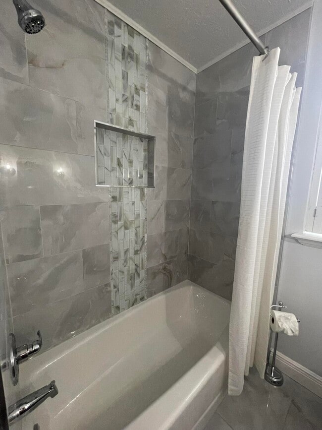 Building Photo - 5 N Deleon Ave