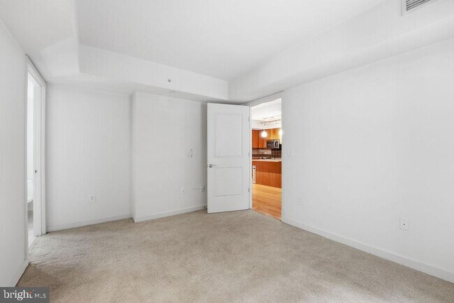 Building Photo - 1025 1st St SE