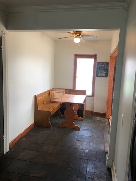 Kitchen - 14607 Hoyne Ave