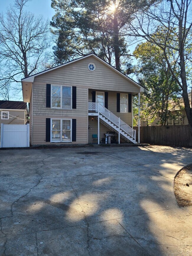 Building Photo - 21st St 1440** Raymer