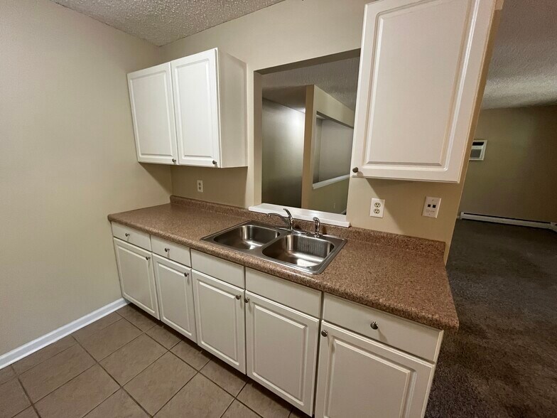 Building Photo - 360 Oxford Ct
