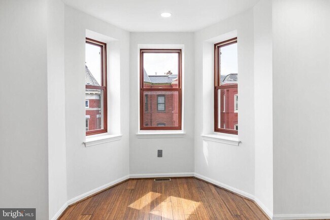 Building Photo - 931 Westminster St NW