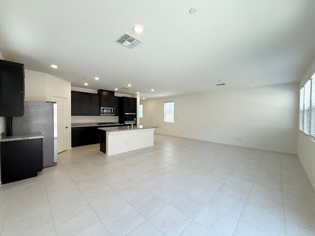 Building Photo - Modern Brand New Summerlin Home with 5 Bedrooms, Loft & Upgraded Finishes