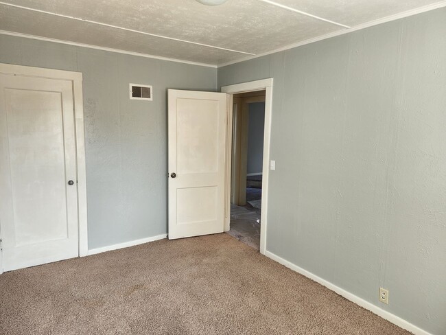 Building Photo - Cute 2-bedroom Bungalow home