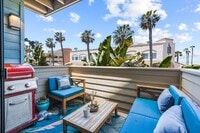 Building Photo - 727 Seacoast Dr