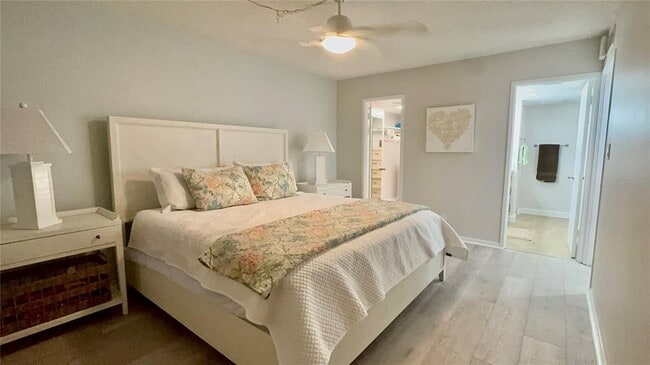 Building Photo - 7400 Sun Island Dr S