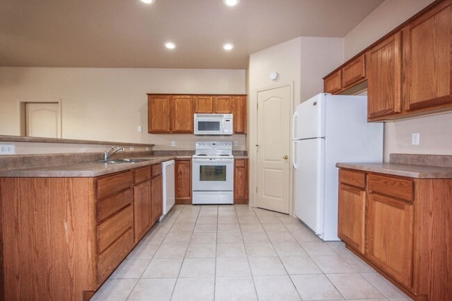 Building Photo - 4400 N Phillip Dr