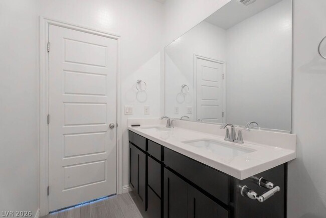 Building Photo - 8243 Vino Merlot Ave