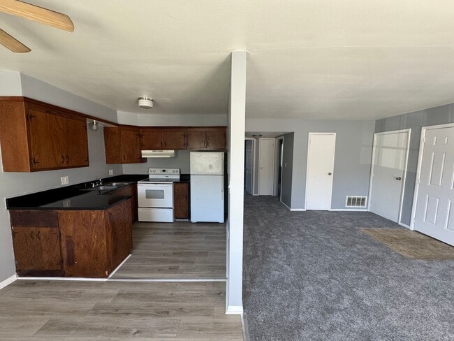 Building Photo - Warren Park 2 Bedroom Apartment with Balcony