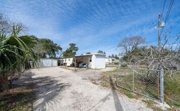 Building Photo - 351 Palm Dr